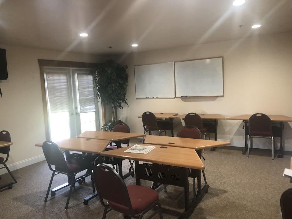 Elkhorn Mountain Inn photo 4