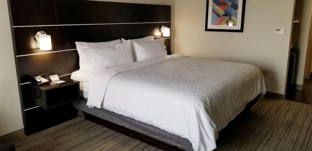Holiday Inn Express & Suites Troy by IHG photo 35