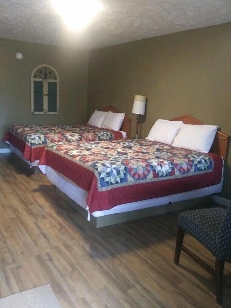 Whispering Creek Lodging & RV Resort photo 35
