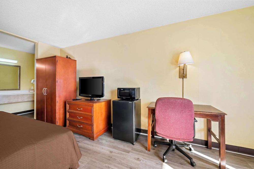 Rodeway Inn Monroe photo 17