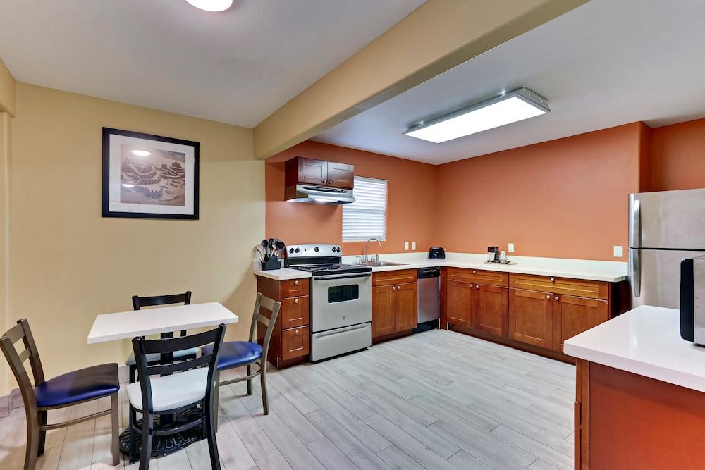 Captain's Quarters Inn photo 6