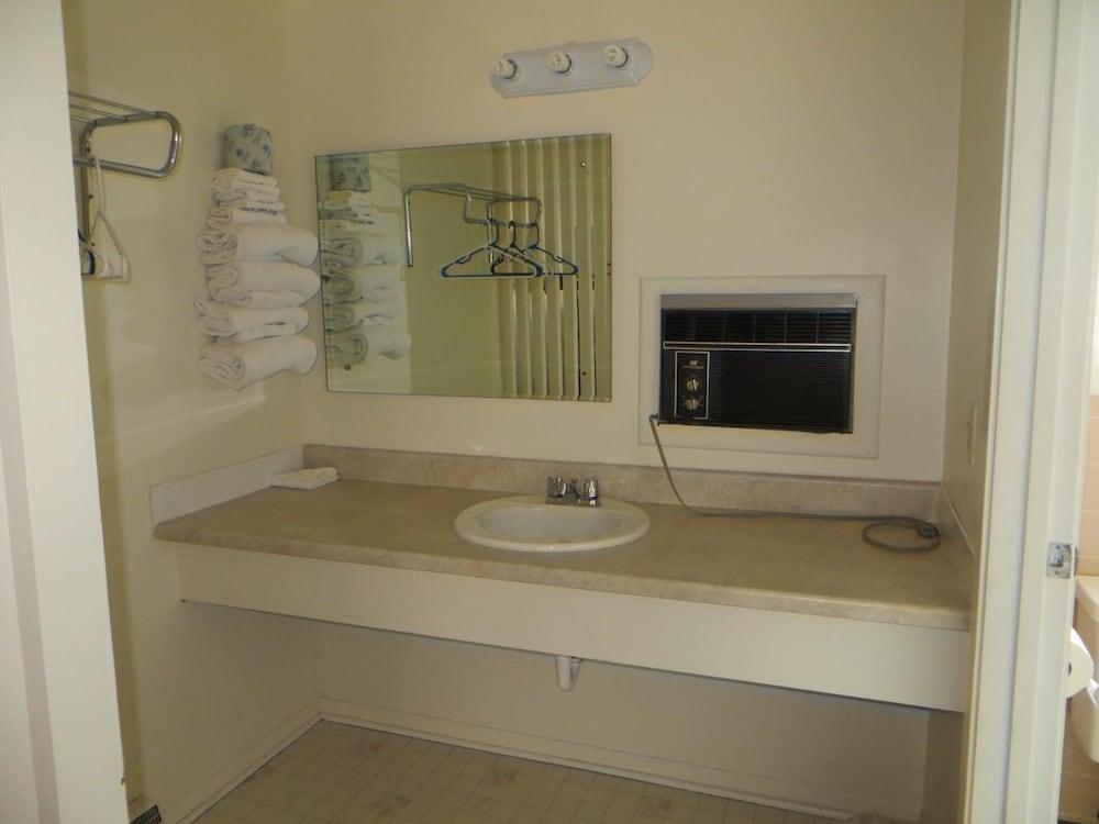 Northwinds Motel photo 14