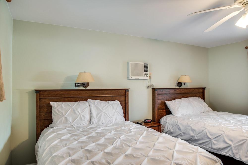 Boxwood Lodge photo 24