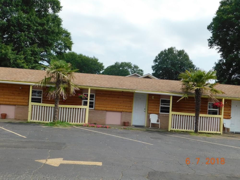 Little Shamrock Motel photo 17