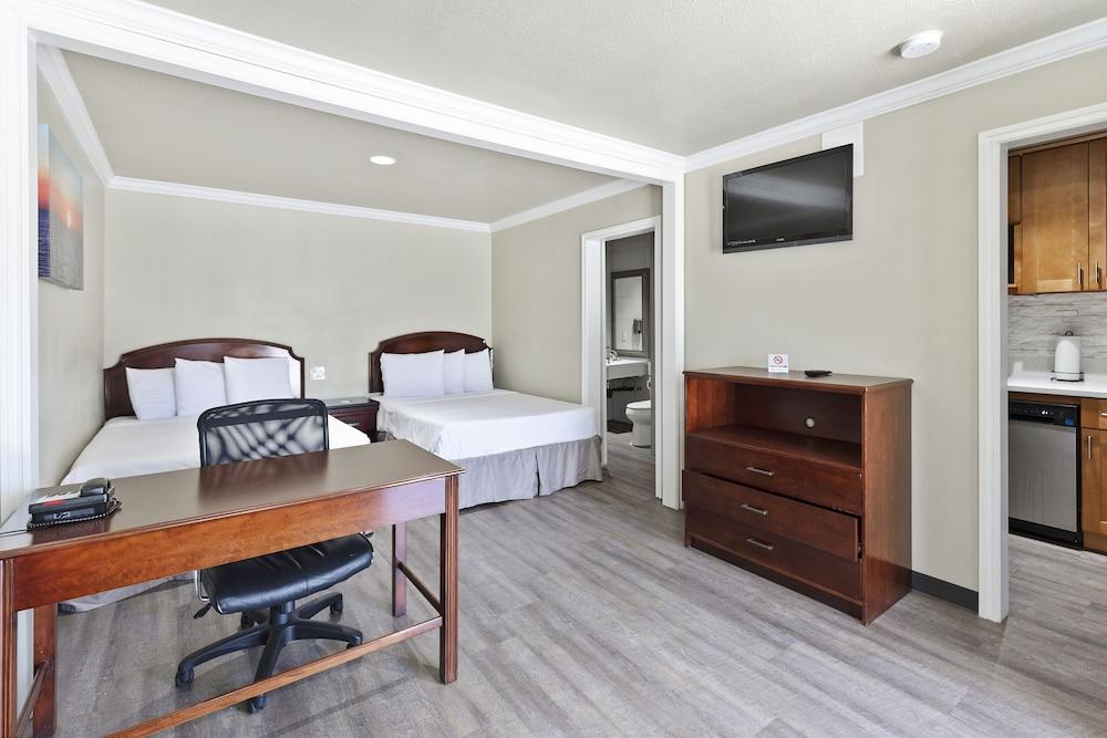 Le Blanc Inn & Suites photo 65