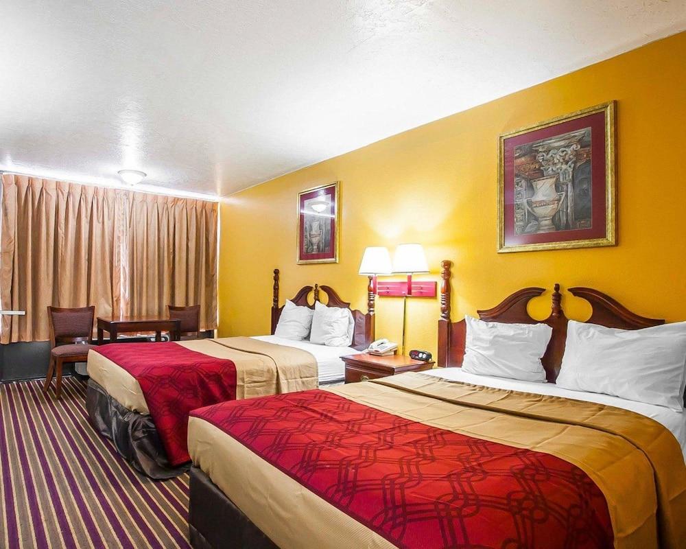 Econo Lodge Dyersburg I-155 photo 9