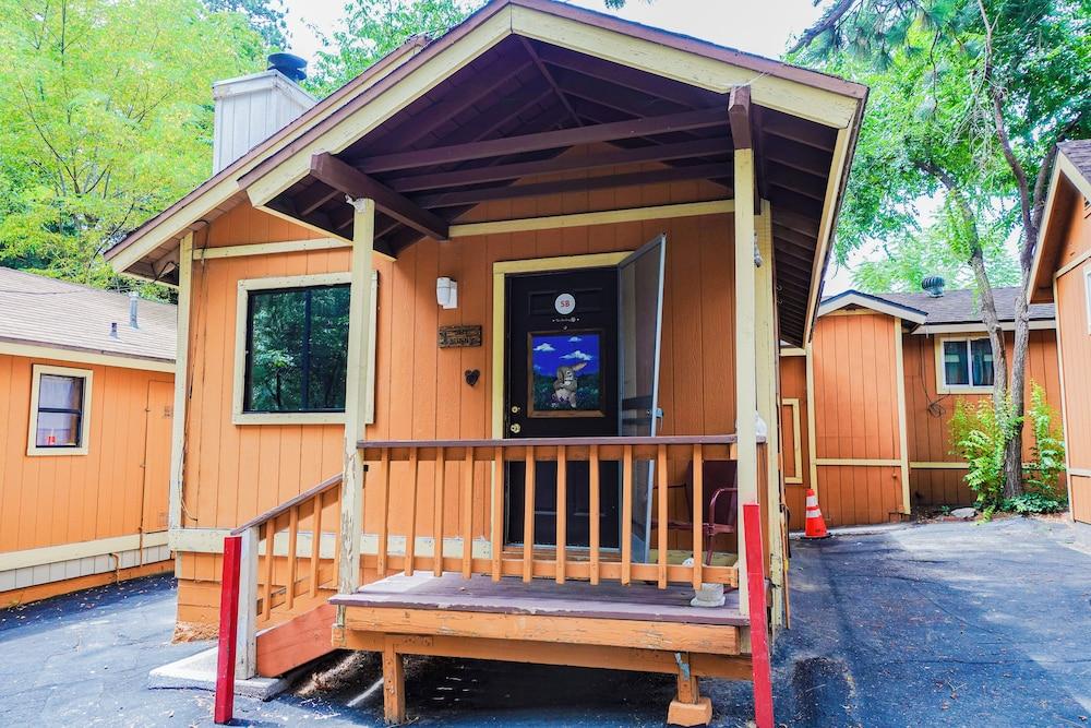 Sleepy Hollow Cabins and Hotel photo 75