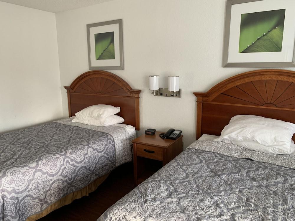 Travelodge Suites by Wyndham MacClenny/I-10 photo 12