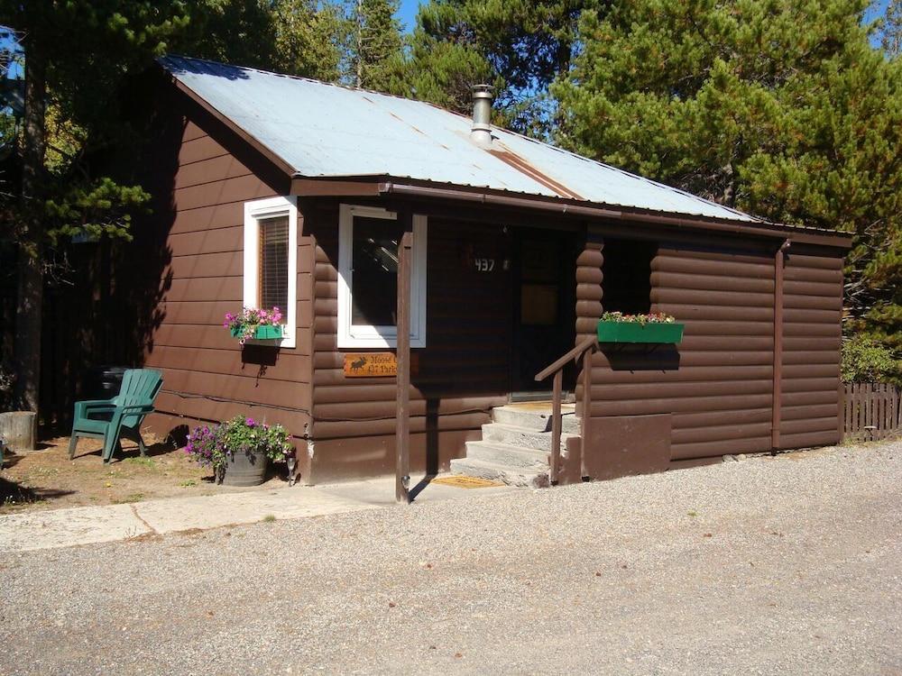 Yellowstone Wildlife Cabins photo 16