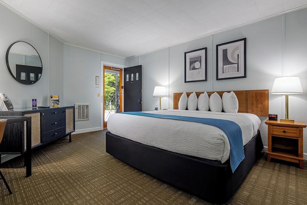 Highbrook Motel photo 9
