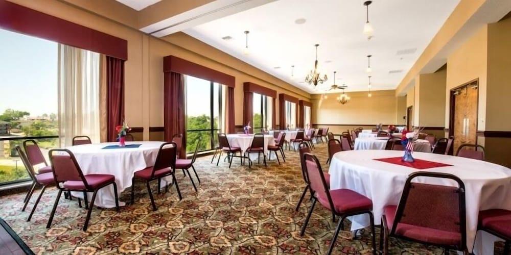 Grand Plaza Hotel & Conference Center photo 8