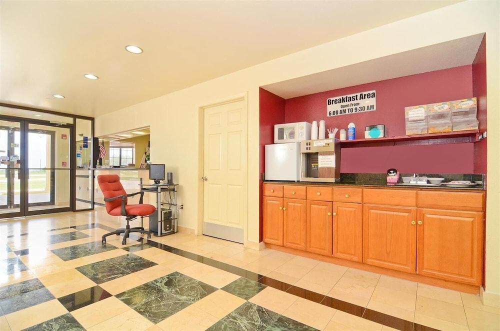 Pine Point Inn & Suites photo 18