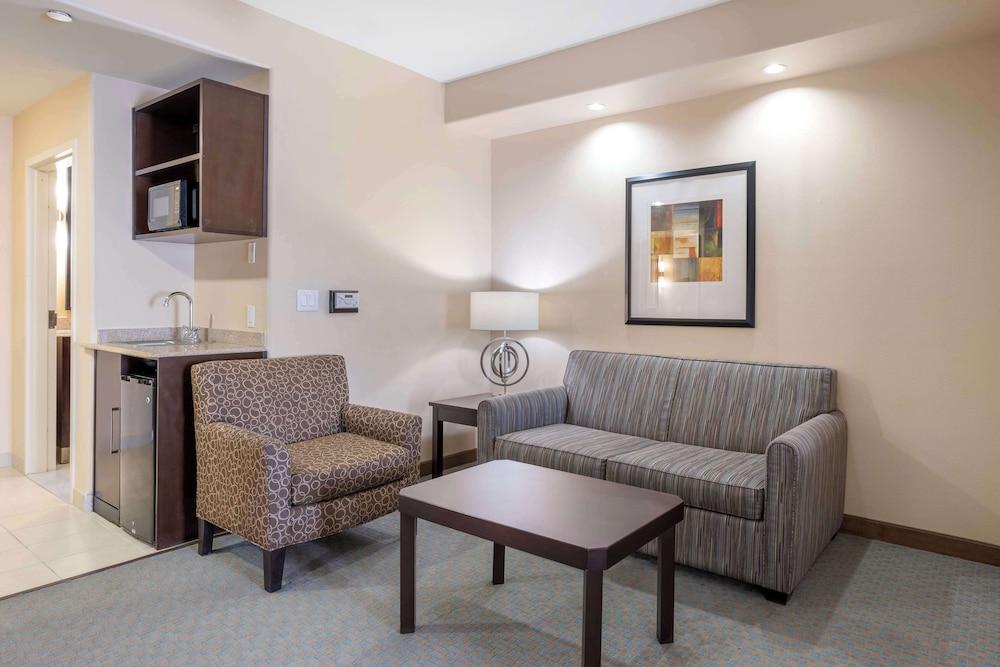 Best Western Plus Midland Suites photo 5
