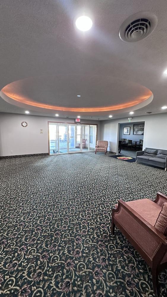 Burgundy Inn & Suites By OYO El Paso photo 5