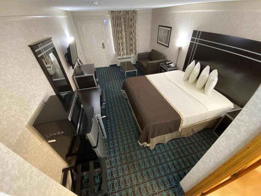 Deluxe Inn Fayetteville - I-95 Exit 49 photo 23