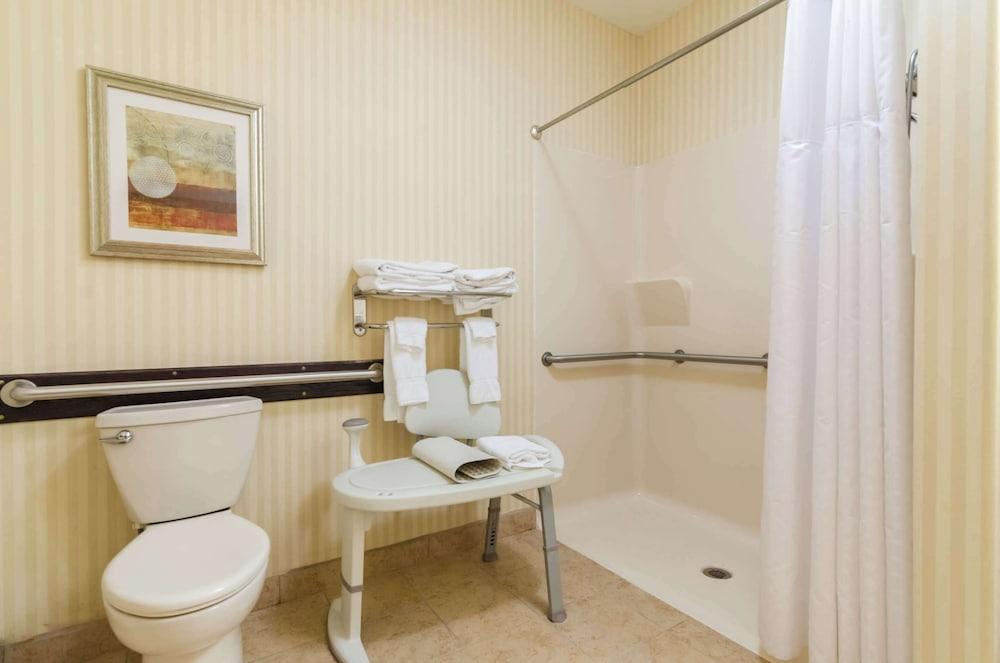 Comfort Suites Salina South photo 44
