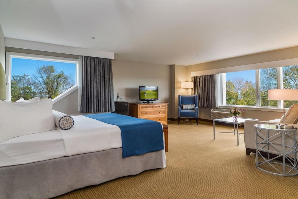 Water's Edge Resort & Spa photo 5