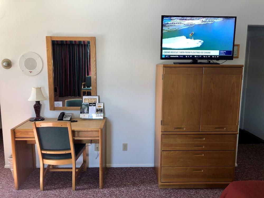 Budget Host Cloverland Motel photo 28