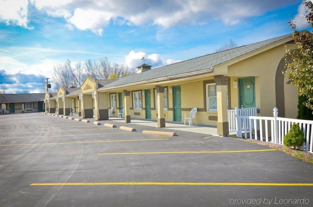 Rodeway Inn photo 22