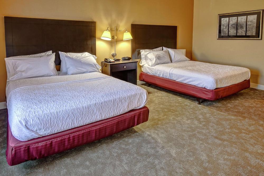 Hampton Inn Jacksonville-Anniston Area photo 13
