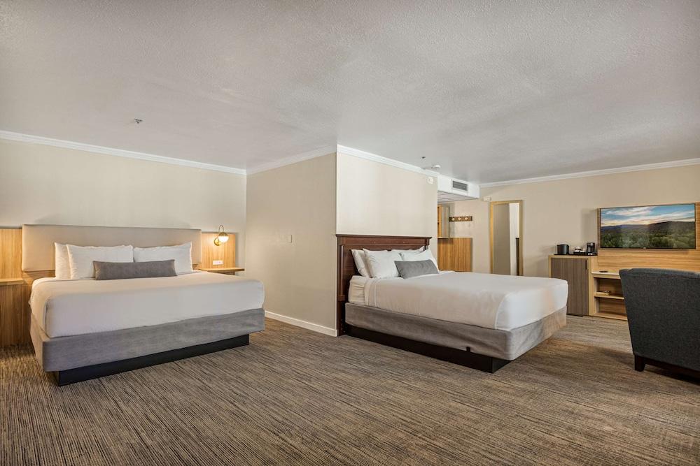 Chateau Big Bear Boutique Hotel, BW Signature Collection photo 9