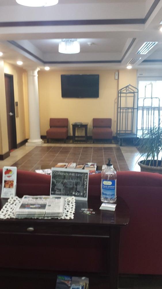 Paradise Inn & Suites photo 2