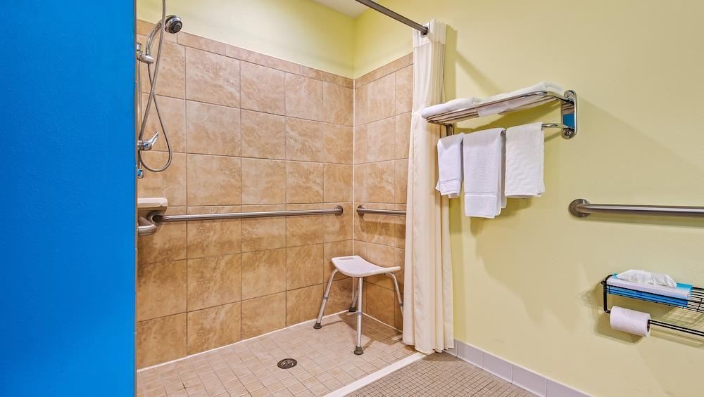 Wildwood Inn photo 35