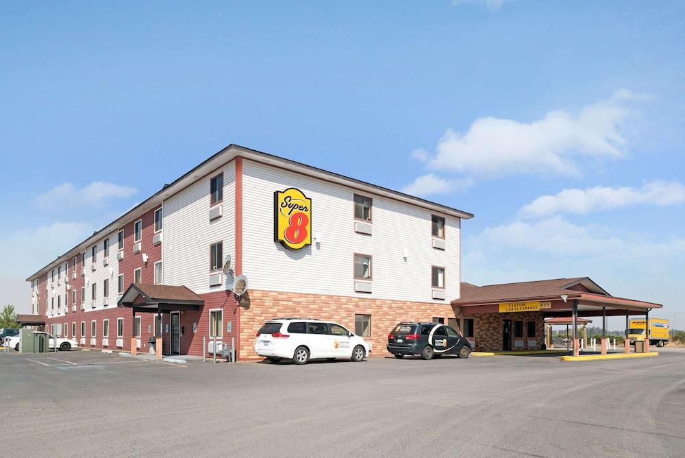 Super 8 by Wyndham Spokane/West photo 1