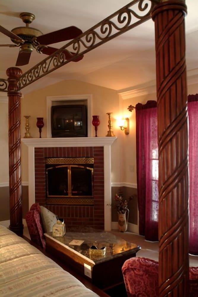 Boathouse Waterfront Lodging photo 37