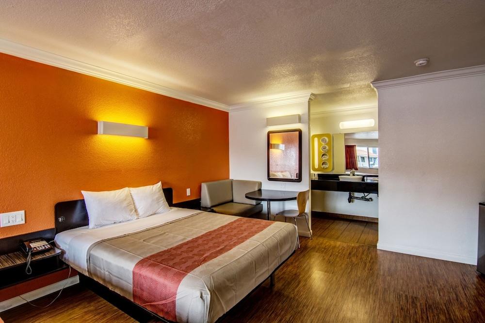 Motel 6 Manteca, CA photo 7