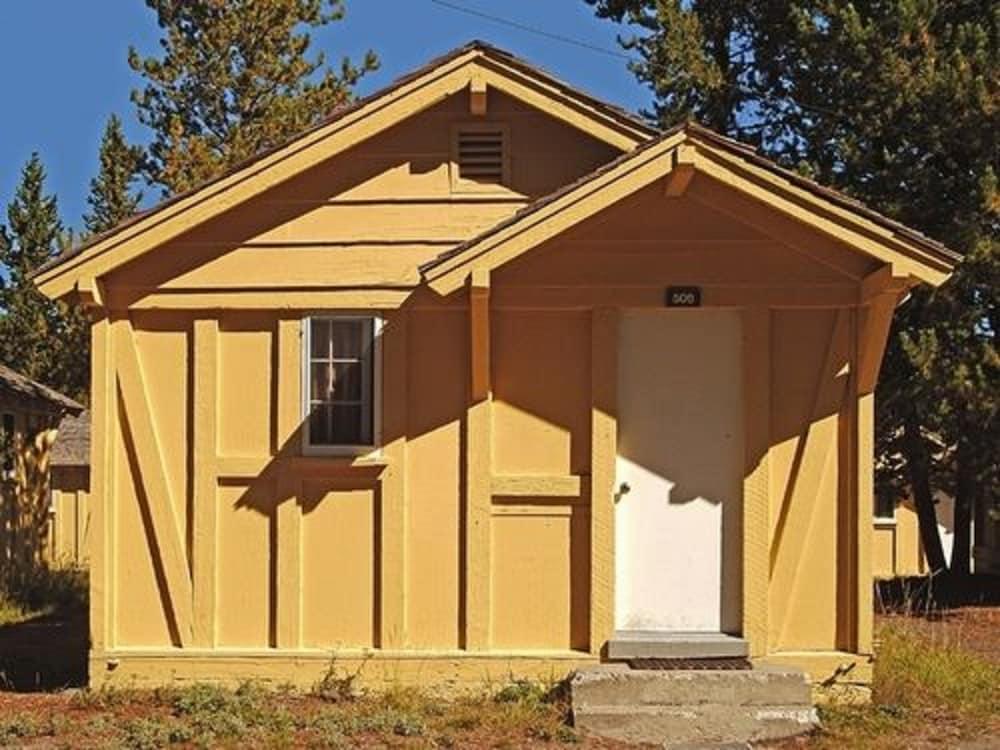 Lake Yellowstone Hotel & Cabins - Inside the Park — hotel in Yellowstone National Park