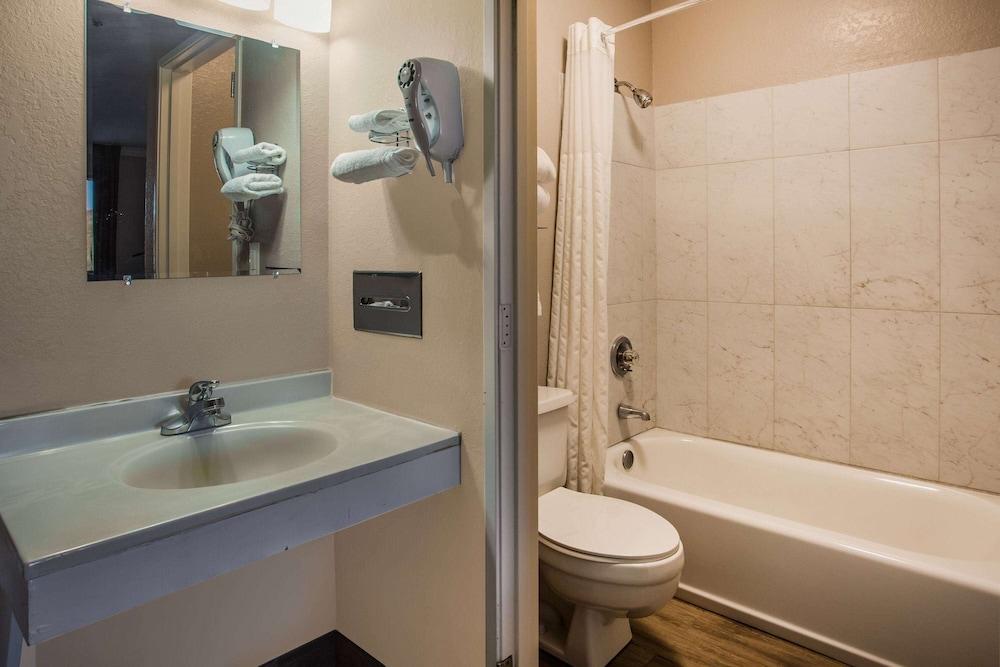 Super 8 by Wyndham Vacaville photo 12