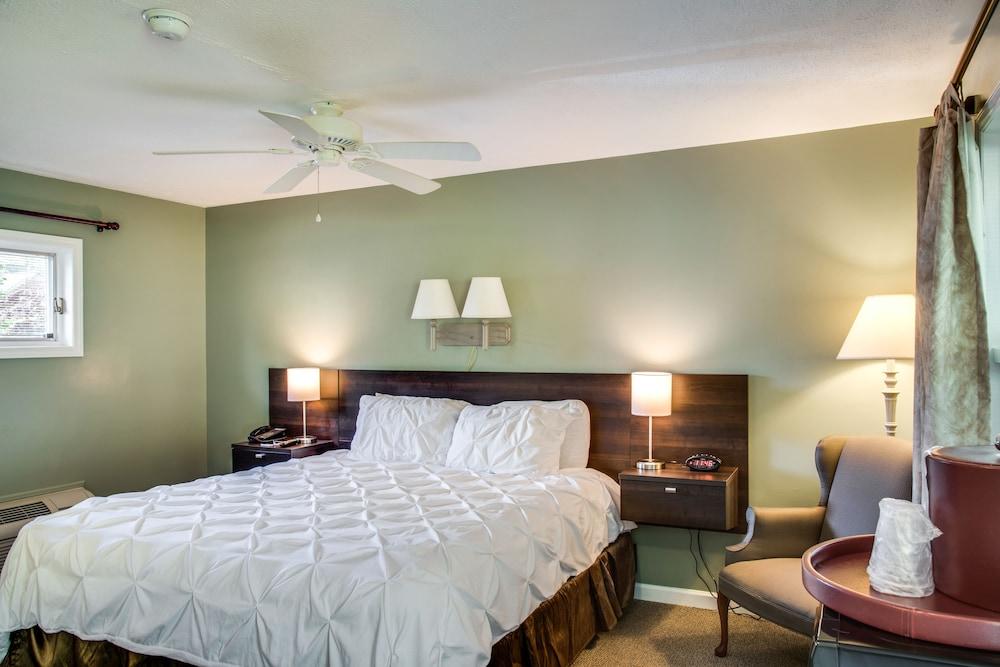 Boxwood Lodge photo 28