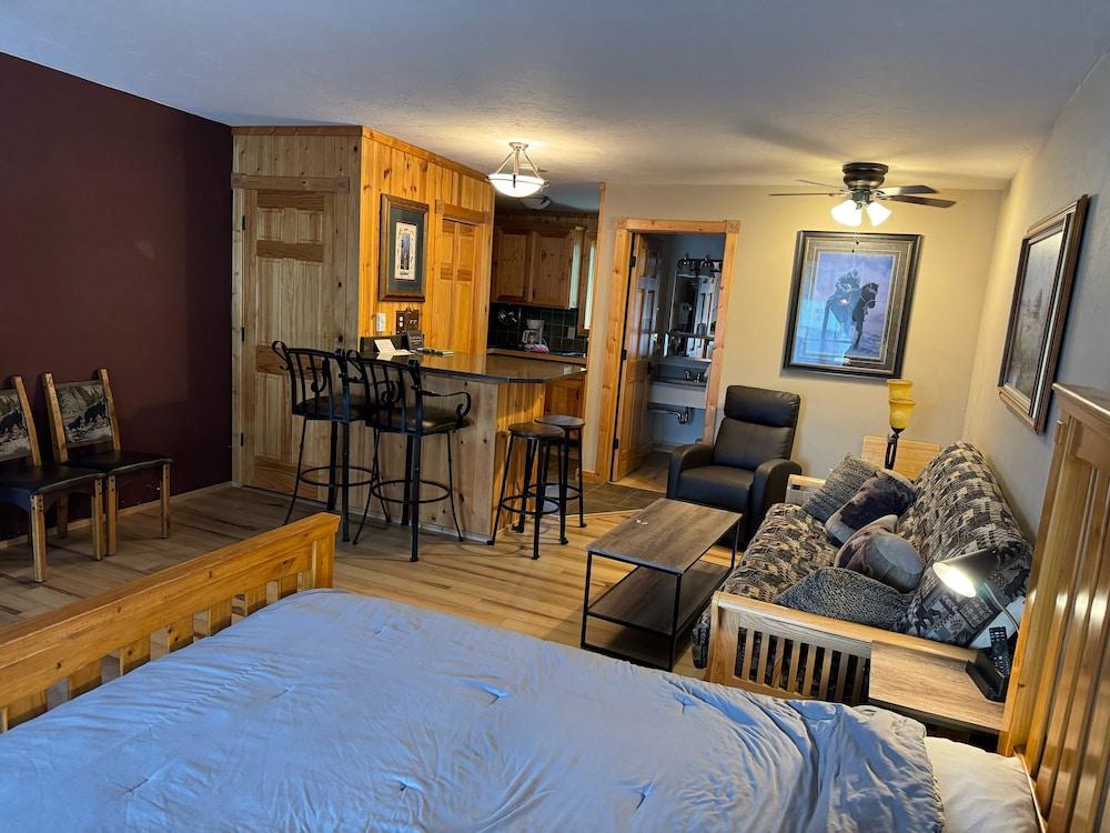 Chateau Rouge Condominiums photo 45