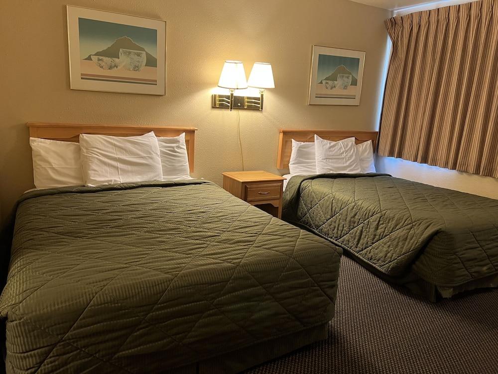 Silver Spur Motel photo 9