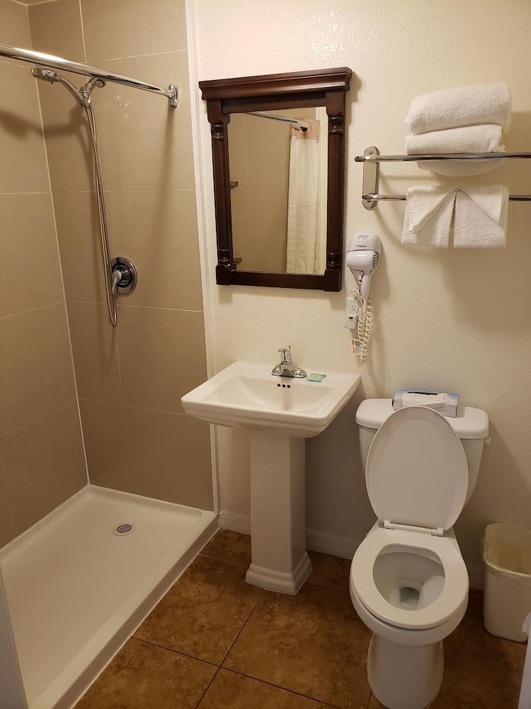 Oceanfront Inn and Suites photo 4