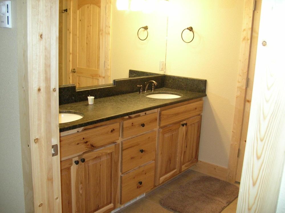 Pineview Lodge photo 51