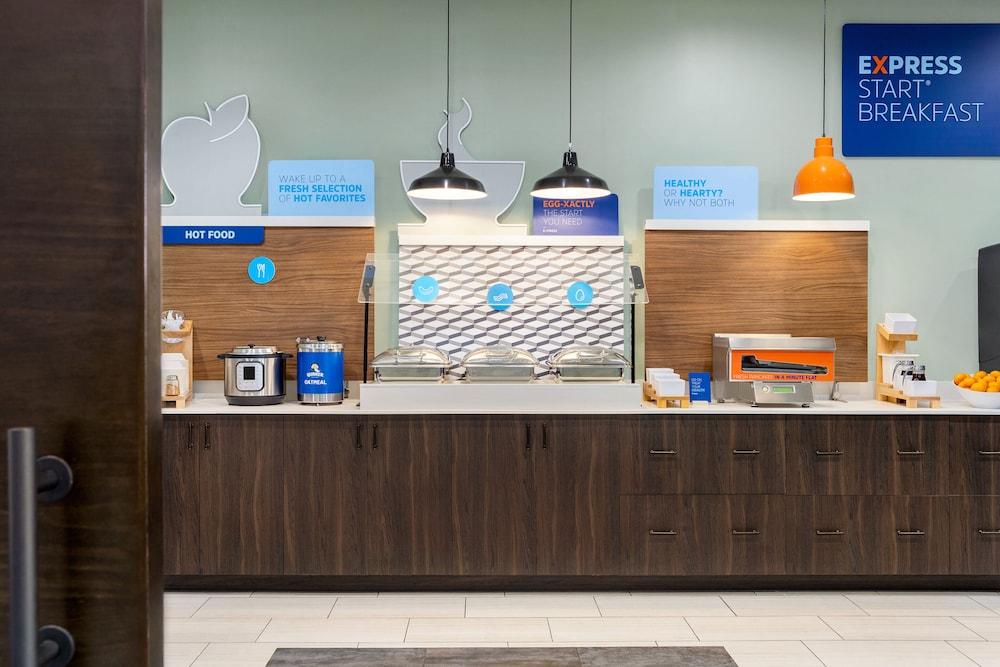Holiday Inn Express Hotel & Suites Waycross by IHG photo 25