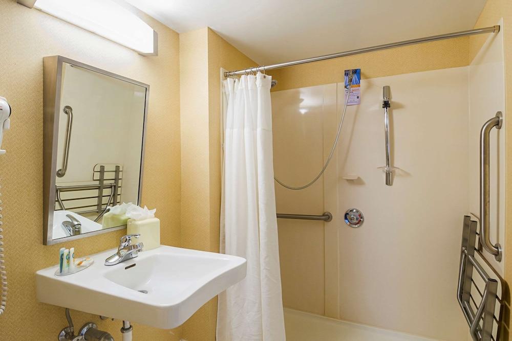 Quality Inn Boston - Revere photo 12