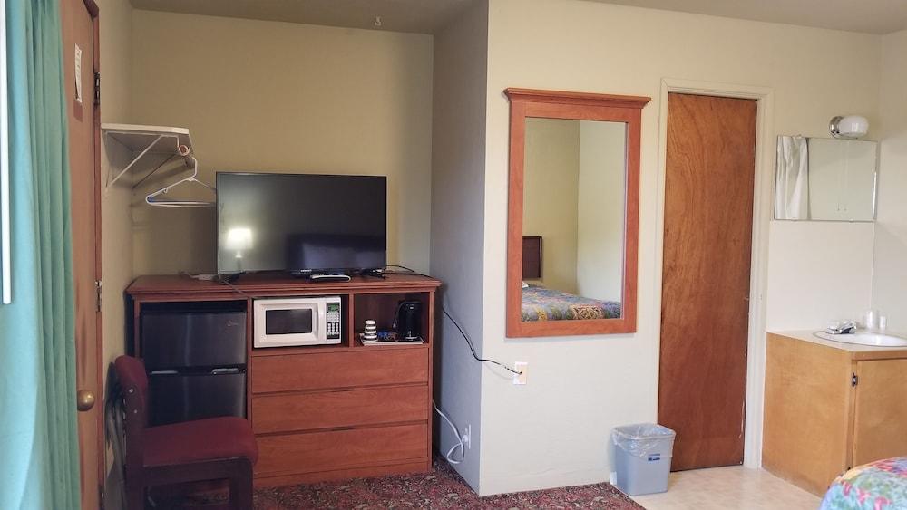 Quick Stop Motel photo 11
