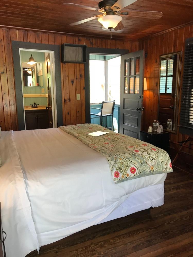 The Riverside Lodge at Chimney Rock photo 36