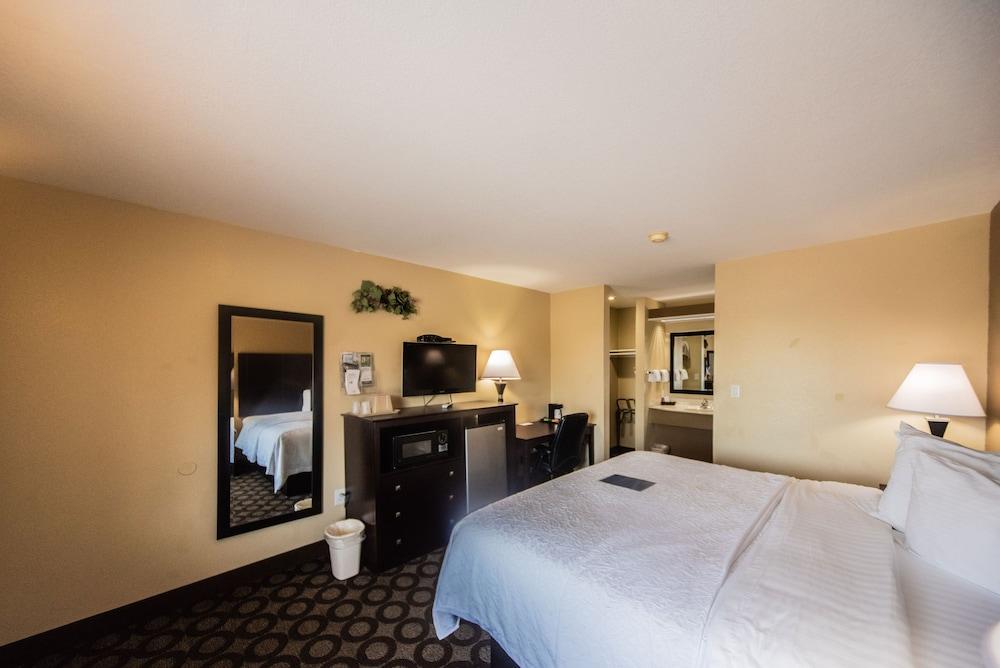 Relax Inn & Suites photo 29