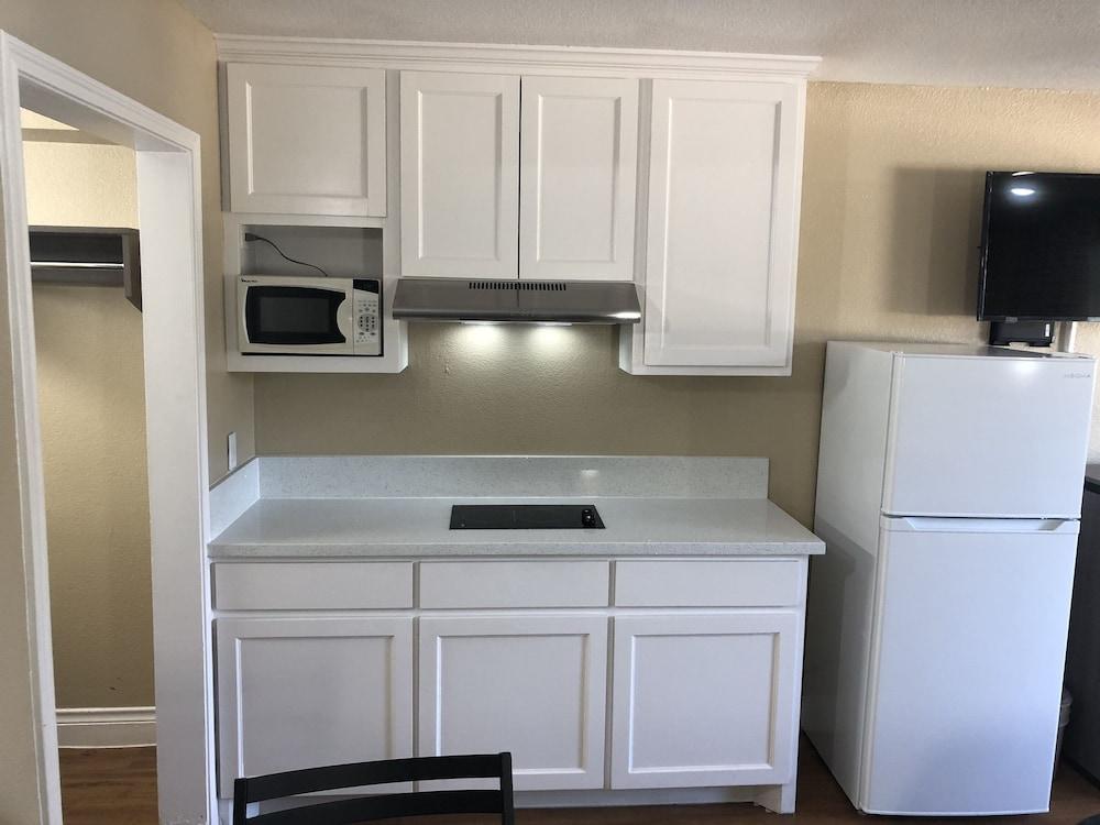 Luxury Inn & Suites photo 8