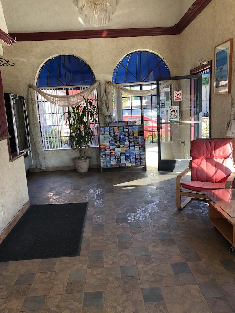 Travelers Inn photo 16