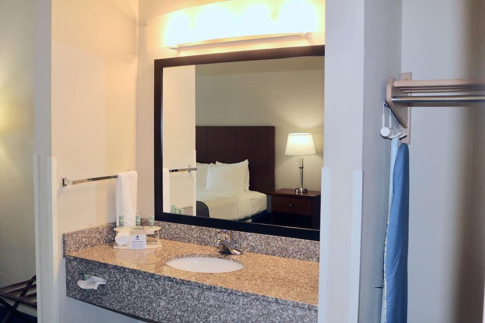 Best Western Fostoria Inn & Suites photo 17