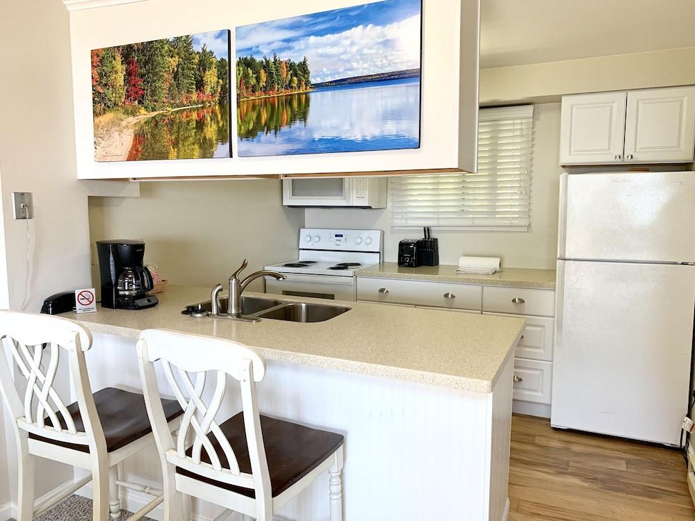Sunset Condominiums photo 12