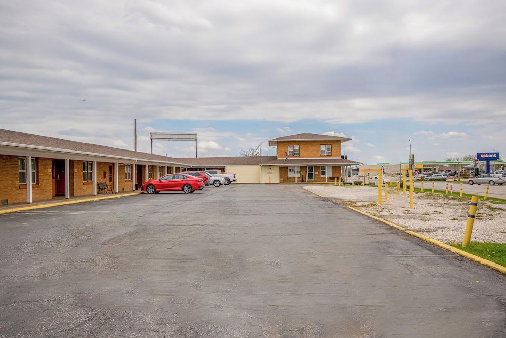 OYO Travelier Motel photo 12