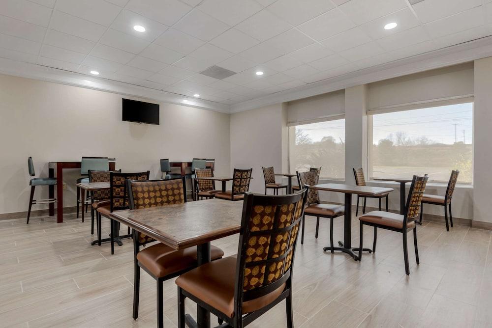 Quality Inn & Suites New Hartford - Utica photo 35