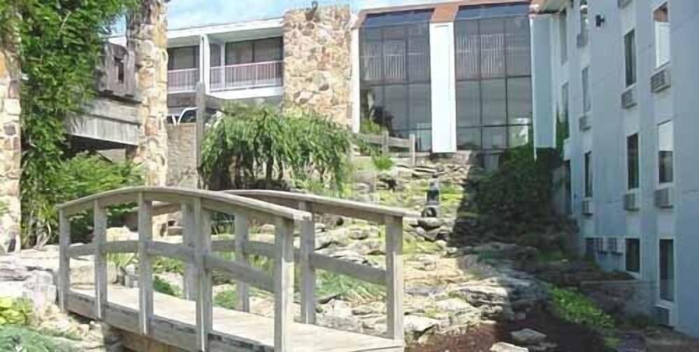 Quails Nest Inn and Suites photo 18