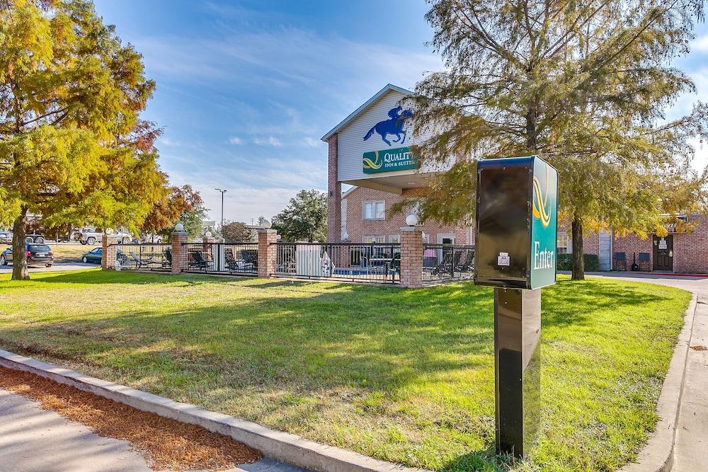 Baymont by Wyndham Willow Park photo 11